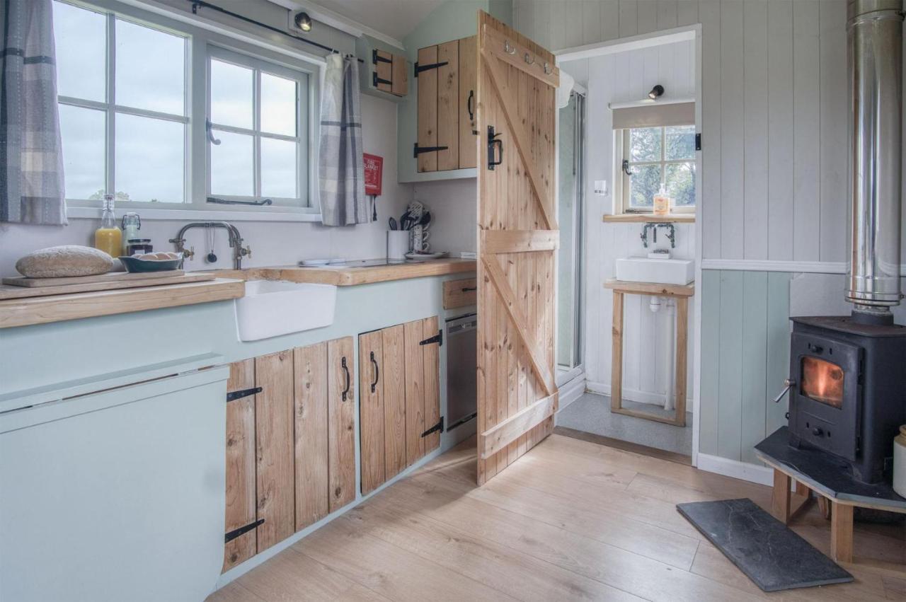 Haven View - 1 Bedroom Shepherds Hut - St Ishmaels Saint Ishmaels  ภายนอก รูปภาพ