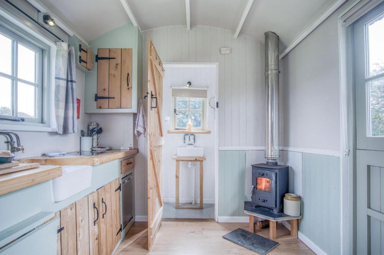 Haven View - 1 Bedroom Shepherds Hut - St Ishmaels Saint Ishmaels  ภายนอก รูปภาพ