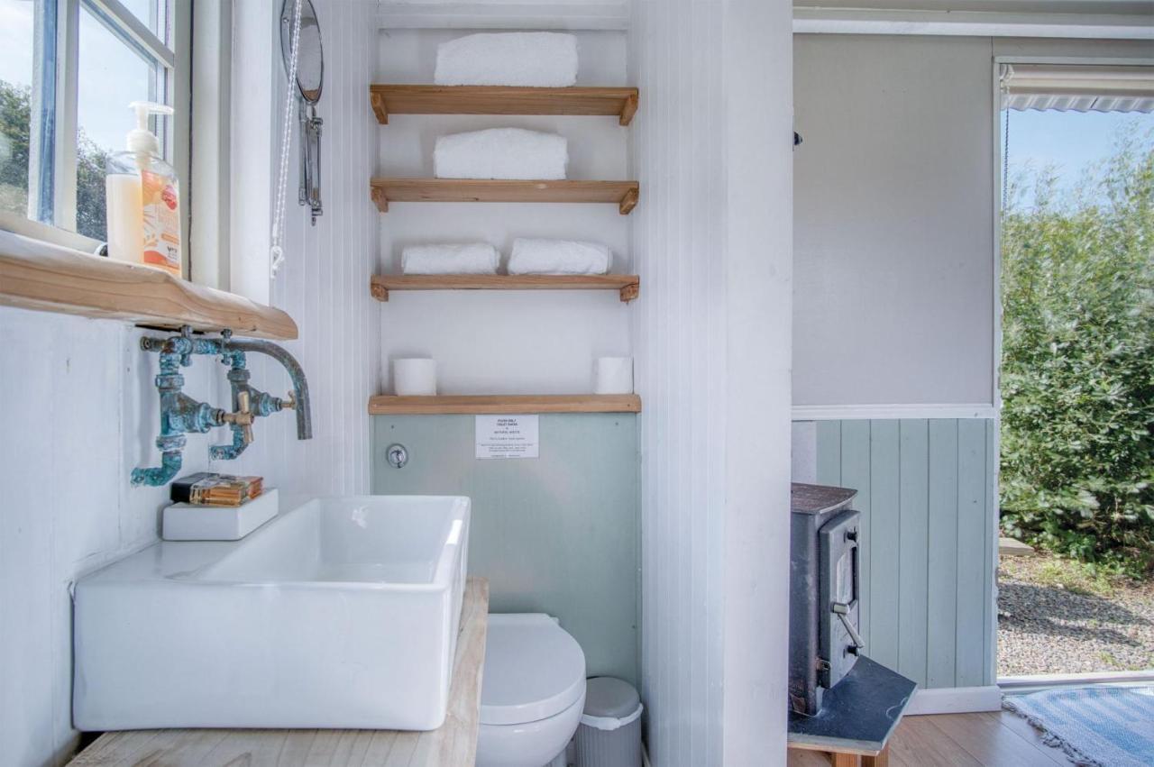 Haven View - 1 Bedroom Shepherds Hut - St Ishmaels Saint Ishmaels  ภายนอก รูปภาพ