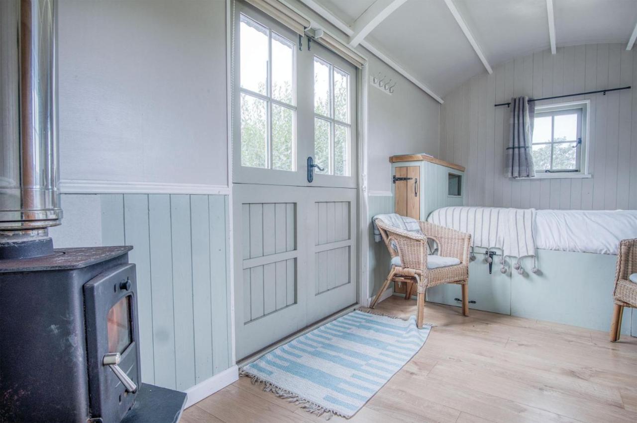 Haven View - 1 Bedroom Shepherds Hut - St Ishmaels Saint Ishmaels  ภายนอก รูปภาพ