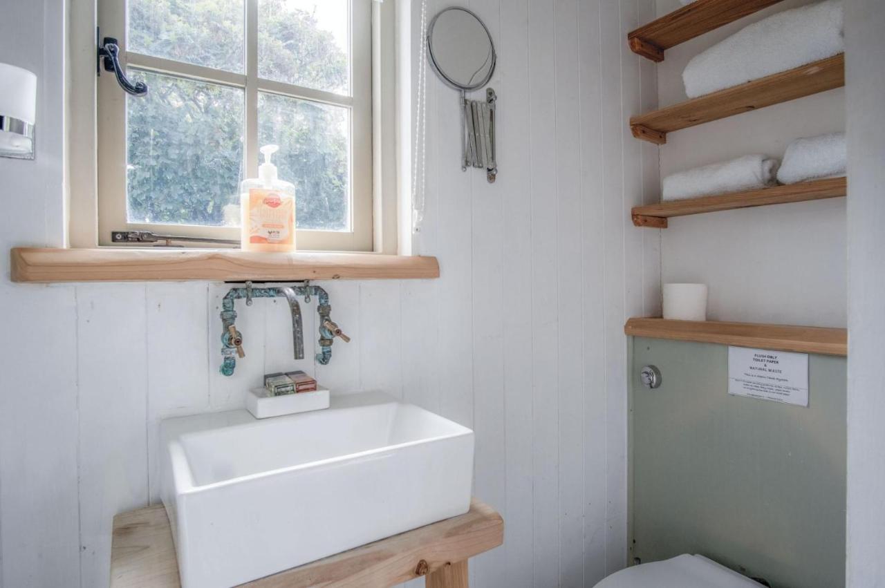 Haven View - 1 Bedroom Shepherds Hut - St Ishmaels Saint Ishmaels  ภายนอก รูปภาพ